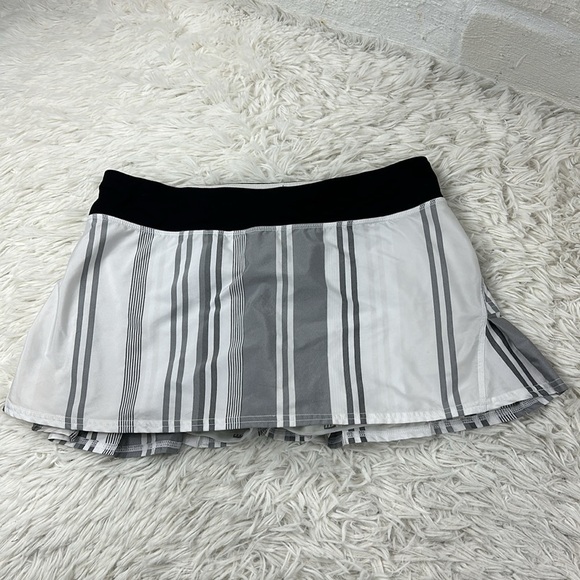 Lululemon Run: Pace Setter Skirt (Regular) Groovy Stripe Nimbus / Black - Picture 1 of 7
